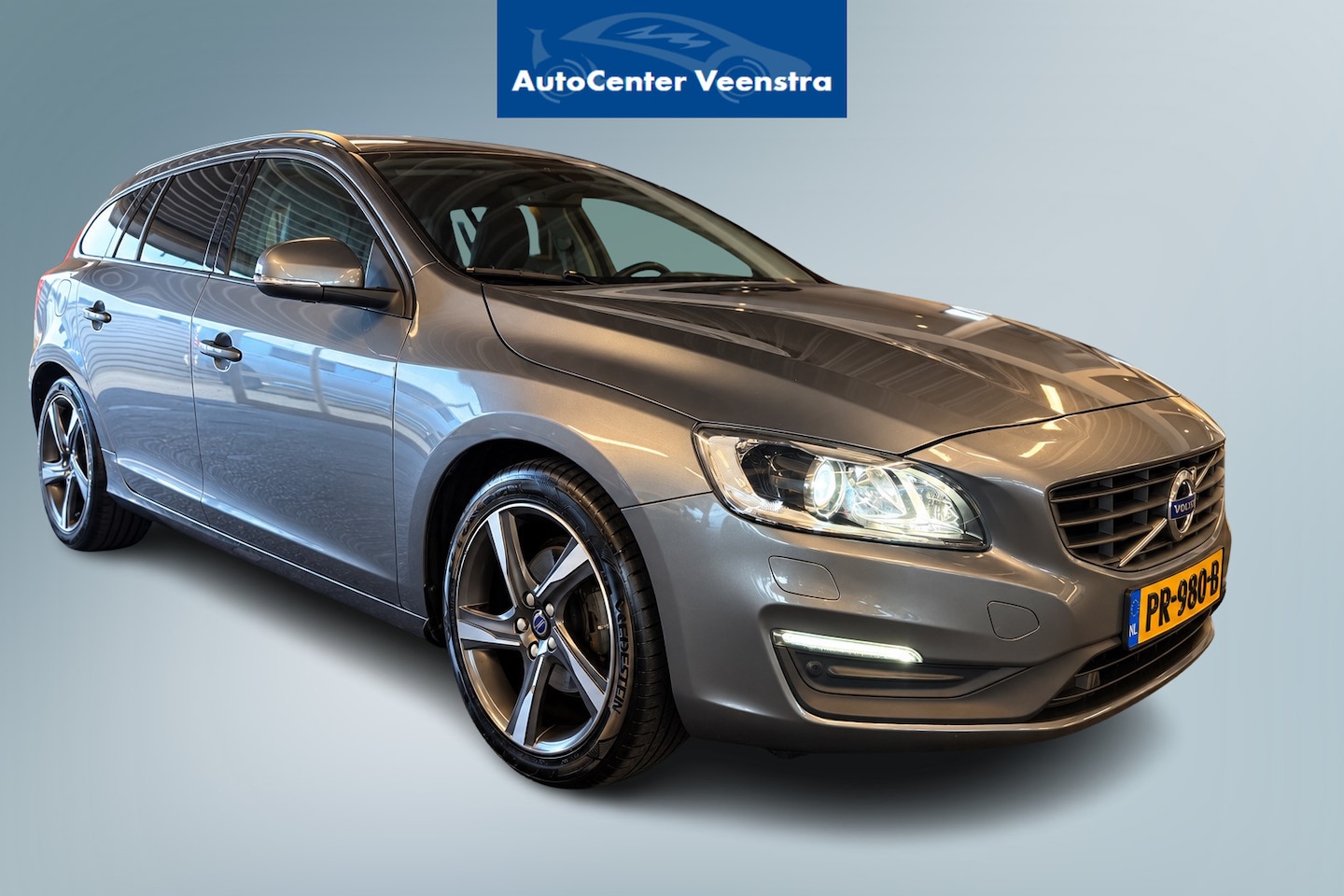 Volvo V60 - 2.0 D3 Summum Aut | Navigatie | Trekhaak | Stoelverwarming | Memory - AutoWereld.nl