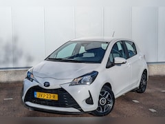 Toyota Yaris - 1.5 VVT-i Design Red / Achteruitrijcamera / Bluetooth / Lane assist / 835kg trekgewicht /