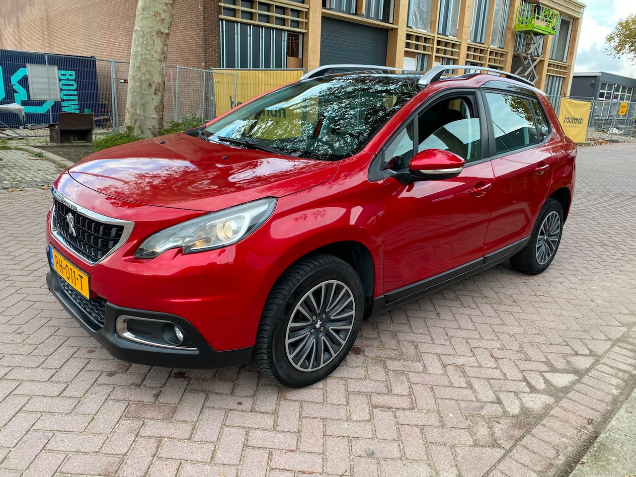 Peugeot 2008 - 1.2 PureTech Blue Lion / 135.034 KM NAP / Airco /Panorama Dak / Cruise Control / Navigatie - AutoWereld.nl
