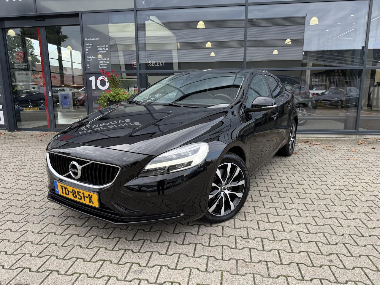 Volvo V40 - 1.5 T3 Dynamic Edition *Stoelverwarming & Pano* - AutoWereld.nl
