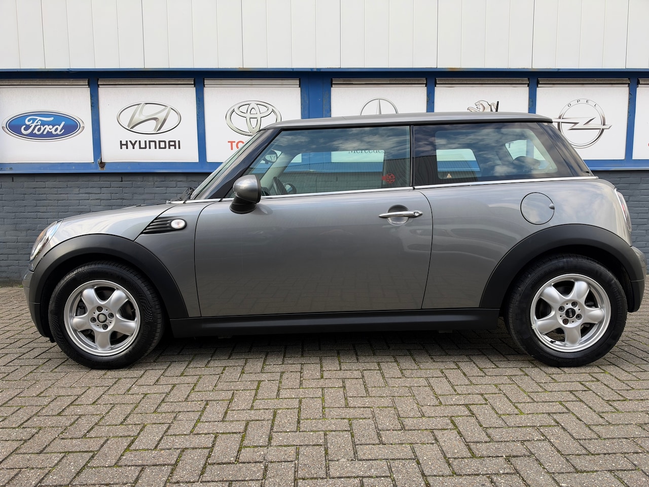 MINI 3-Deurs - 1.4 One Anniversary Business 2009 132000km 3495eu - AutoWereld.nl