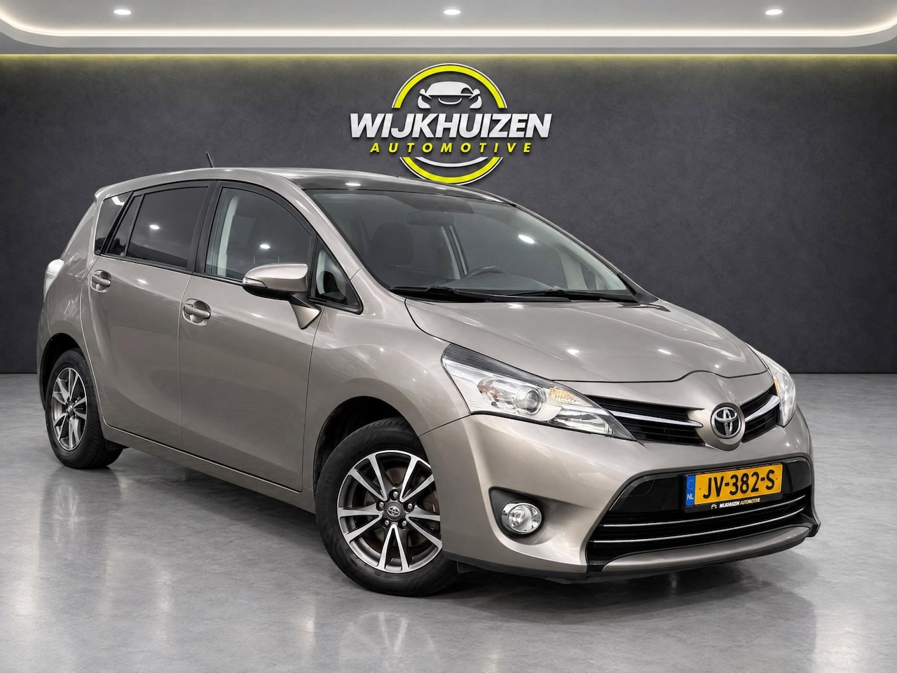 Toyota Verso - 1.8 VVT-i Aspiration met Panorama dak !!! Camera !!! Trekhaak !!! Cruise !!! - AutoWereld.nl