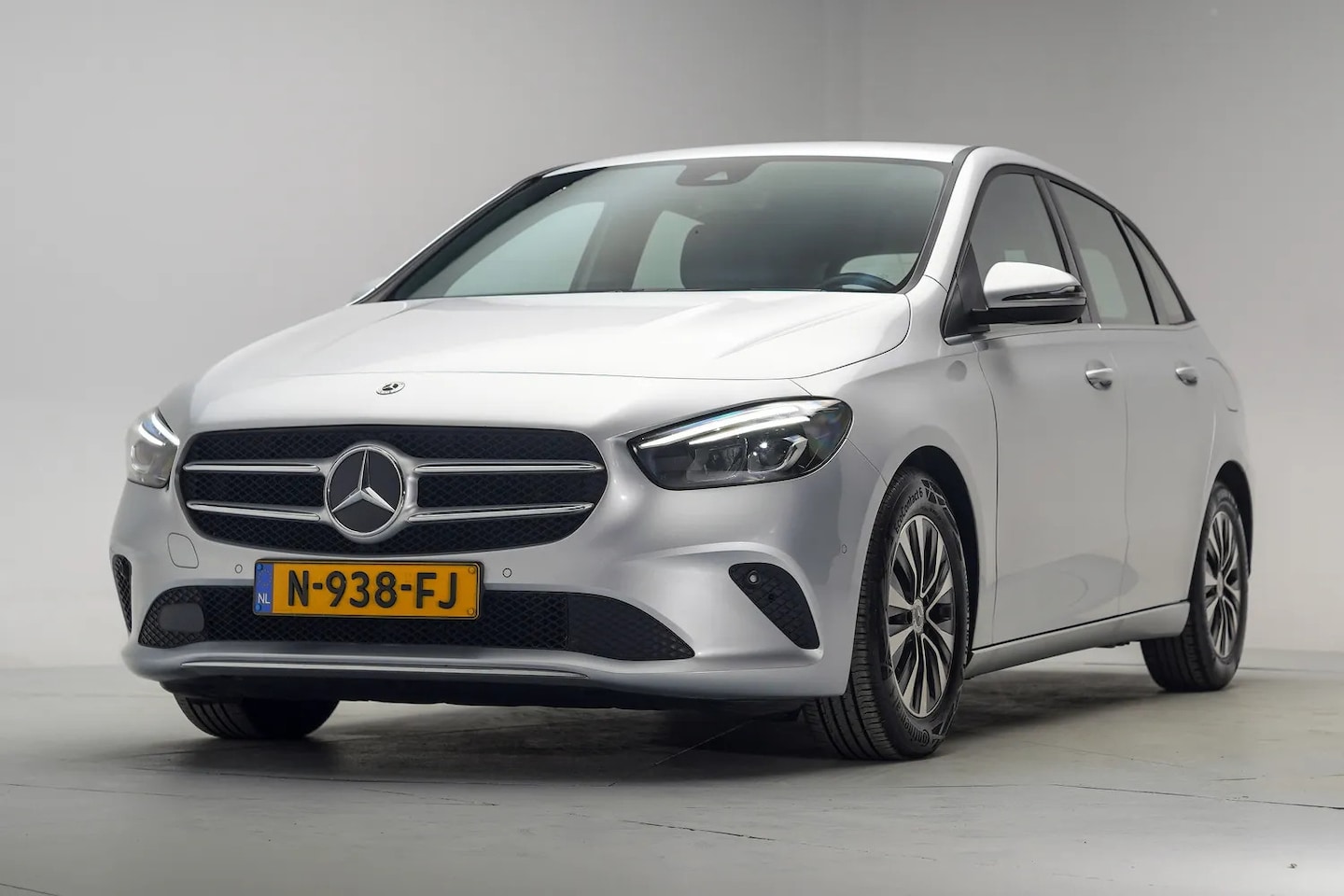 Mercedes-Benz B-klasse - 180 Luxury Aut. [ LED Half-leder Stoelverwarming Widescreen ] - AutoWereld.nl