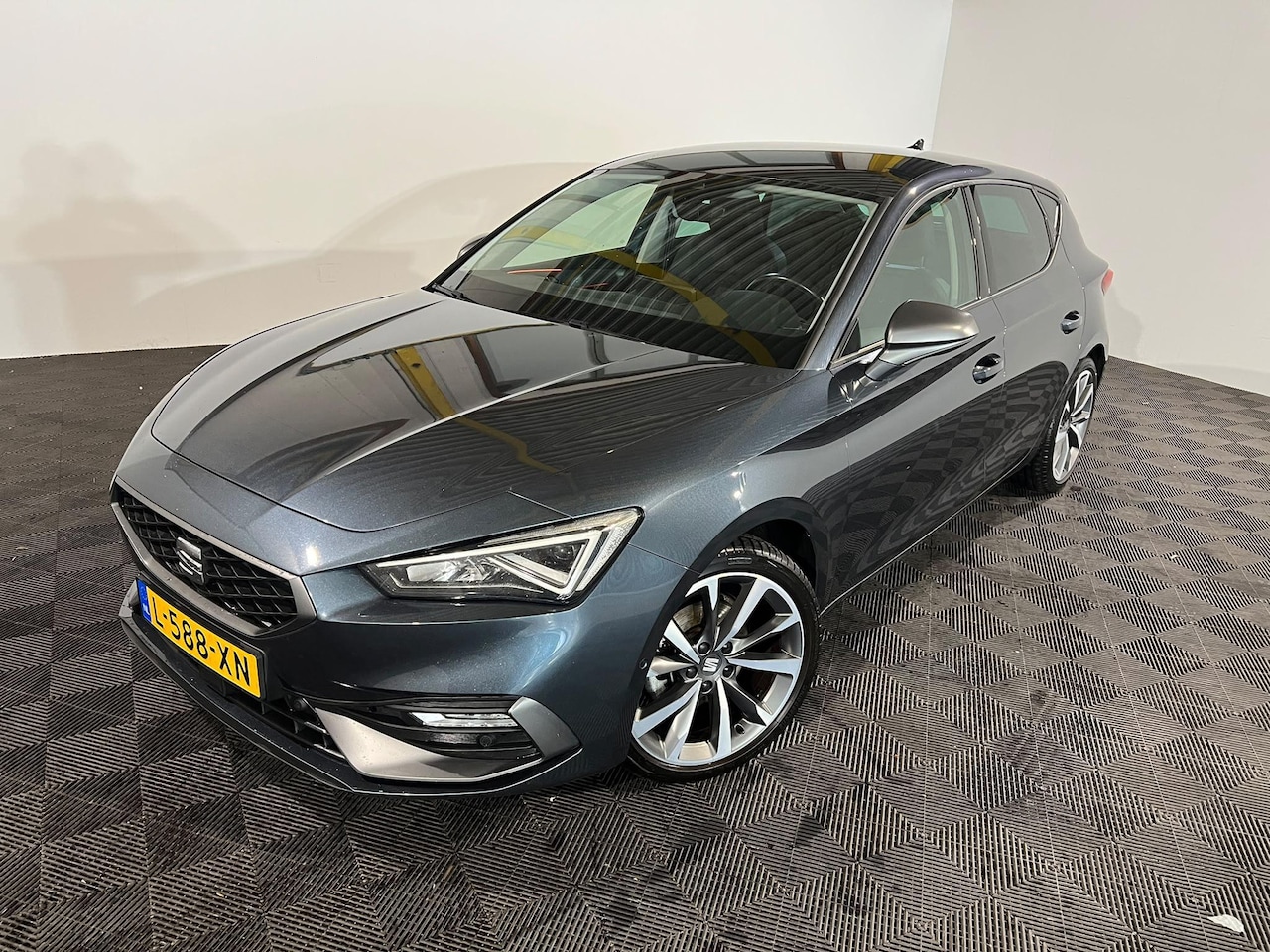 SEAT Leon - 1.5 eTSI FR Launch Edition 1.5 eTSI FR Launch Edition - AutoWereld.nl