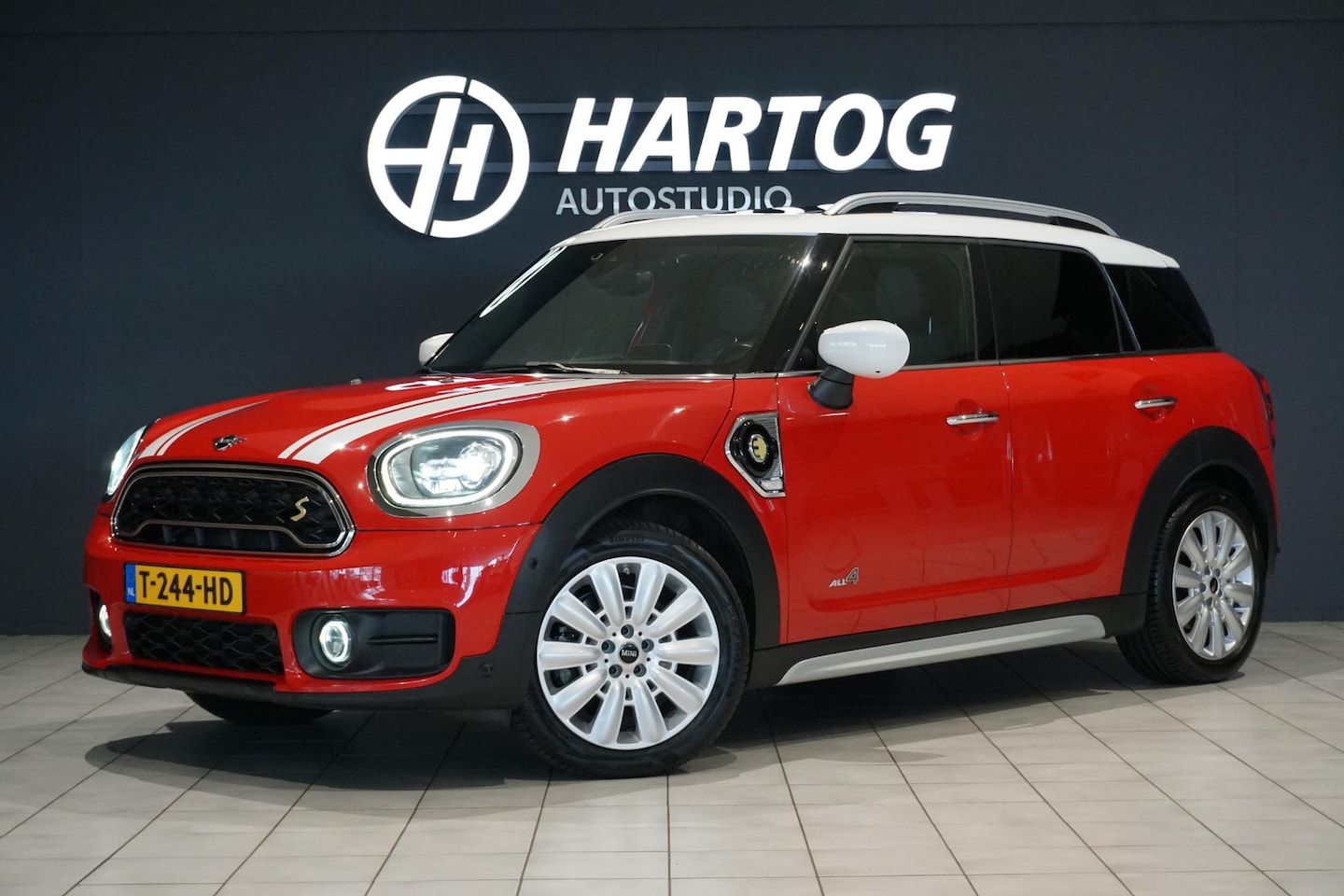 MINI Countryman - 1.5 Cooper S E ALL4 225PK + PANORAMA / HEAD-UP / CAMERA / STOELVERWARMING - AutoWereld.nl