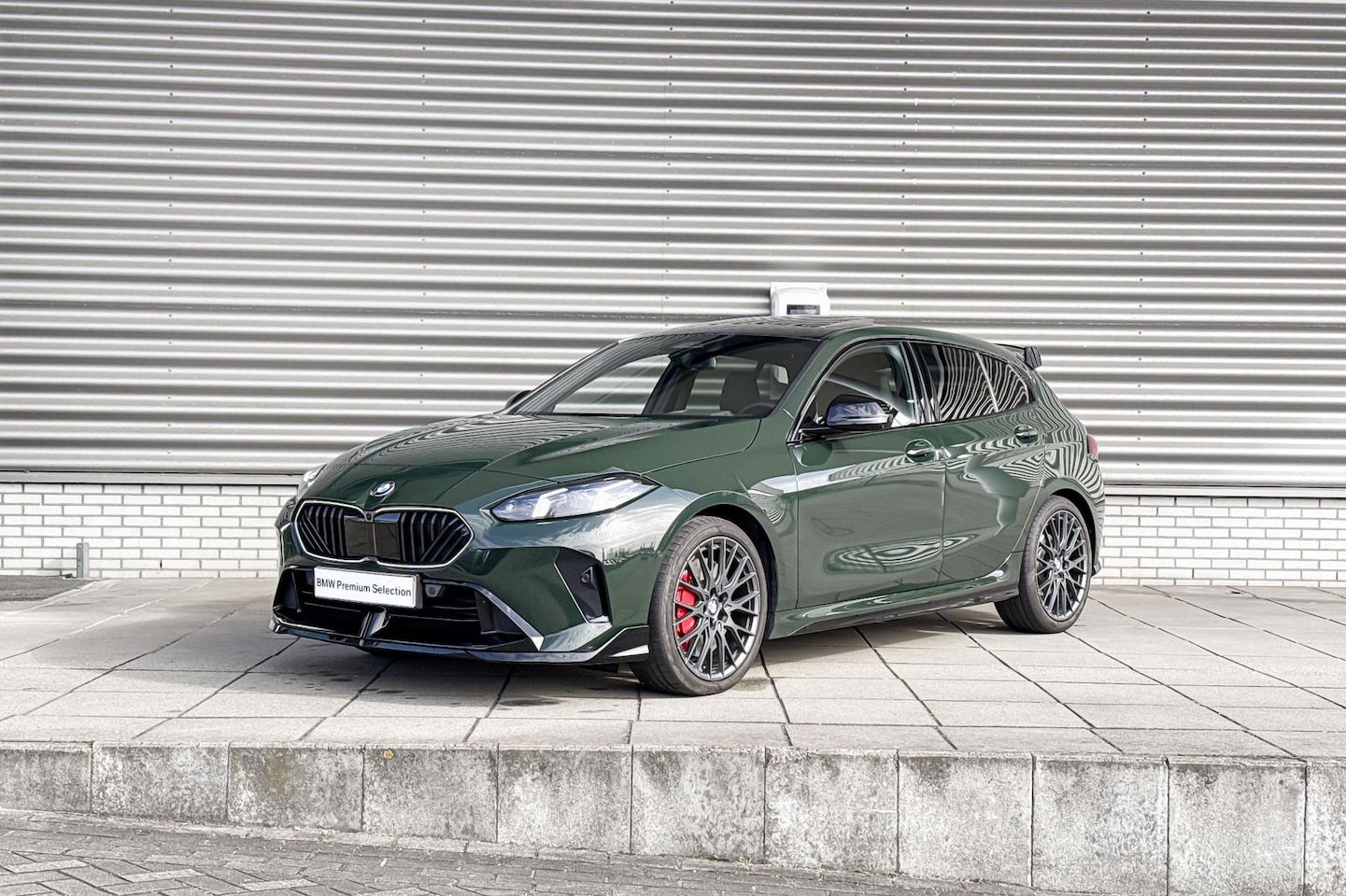 BMW 1-serie - 123 xDrive | M Performance Parts | | M Sport Pro | Innovation Pack | Panoramadak | Driving - AutoWereld.nl