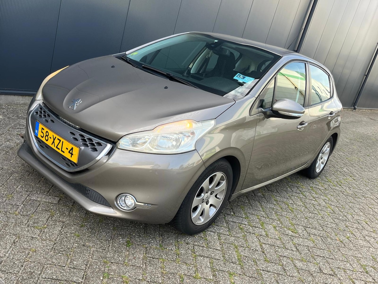 Peugeot 208 - € 6449,-1.4 e-HDi Active 5Drs Automaat 68.000 kms - AutoWereld.nl