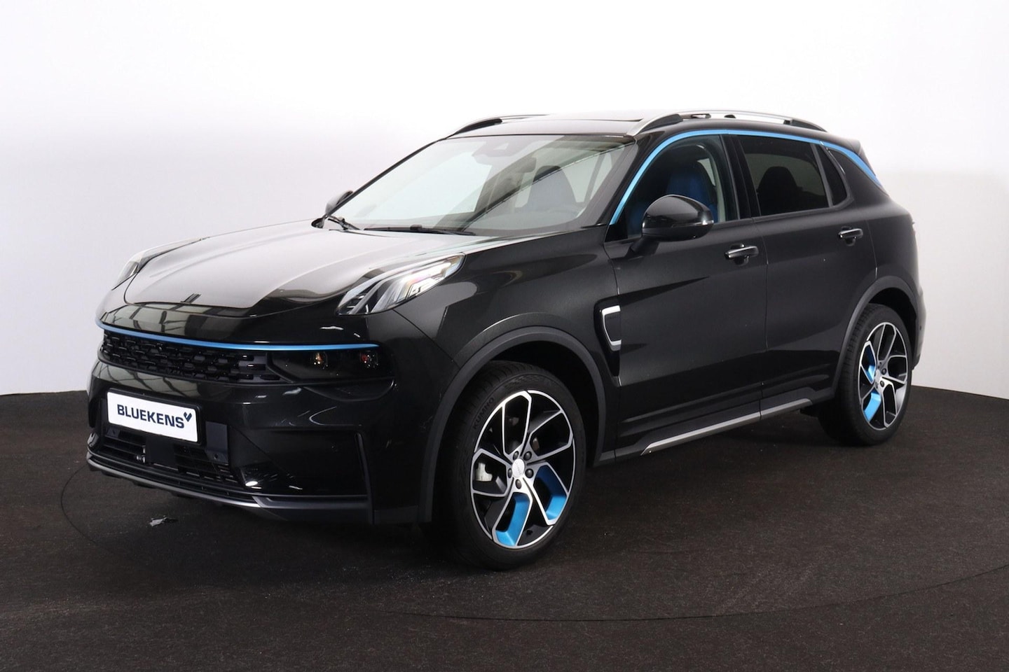 Lynk & Co 01 - 1.5 - Panorama/schuifdak - Adaptieve Cruise control met stuurovername - 360º Camera - Infi - AutoWereld.nl