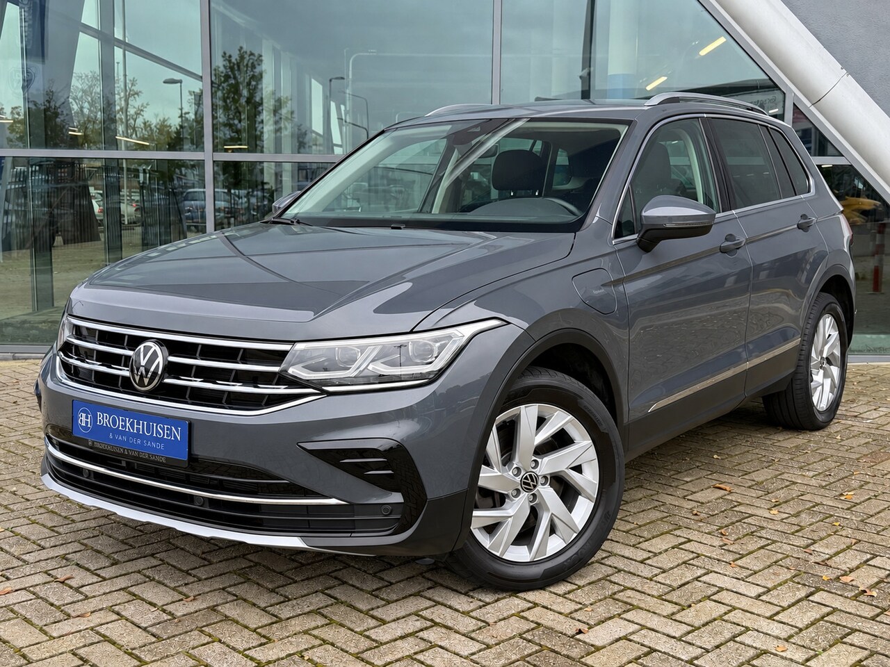 Volkswagen Tiguan - 1.4 TSI Plug In eHybrid 245pk Elektr Trekhaak / Camera / Stoelverwarming - AutoWereld.nl