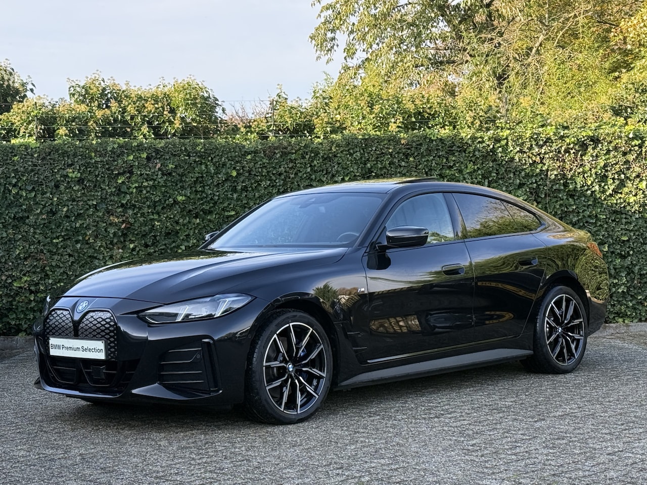 BMW i4 - eDrive40 | M-Sport | Camera | Schuif-/Kanteldak | Comfort Access | Elek. Trekhaak - AutoWereld.nl