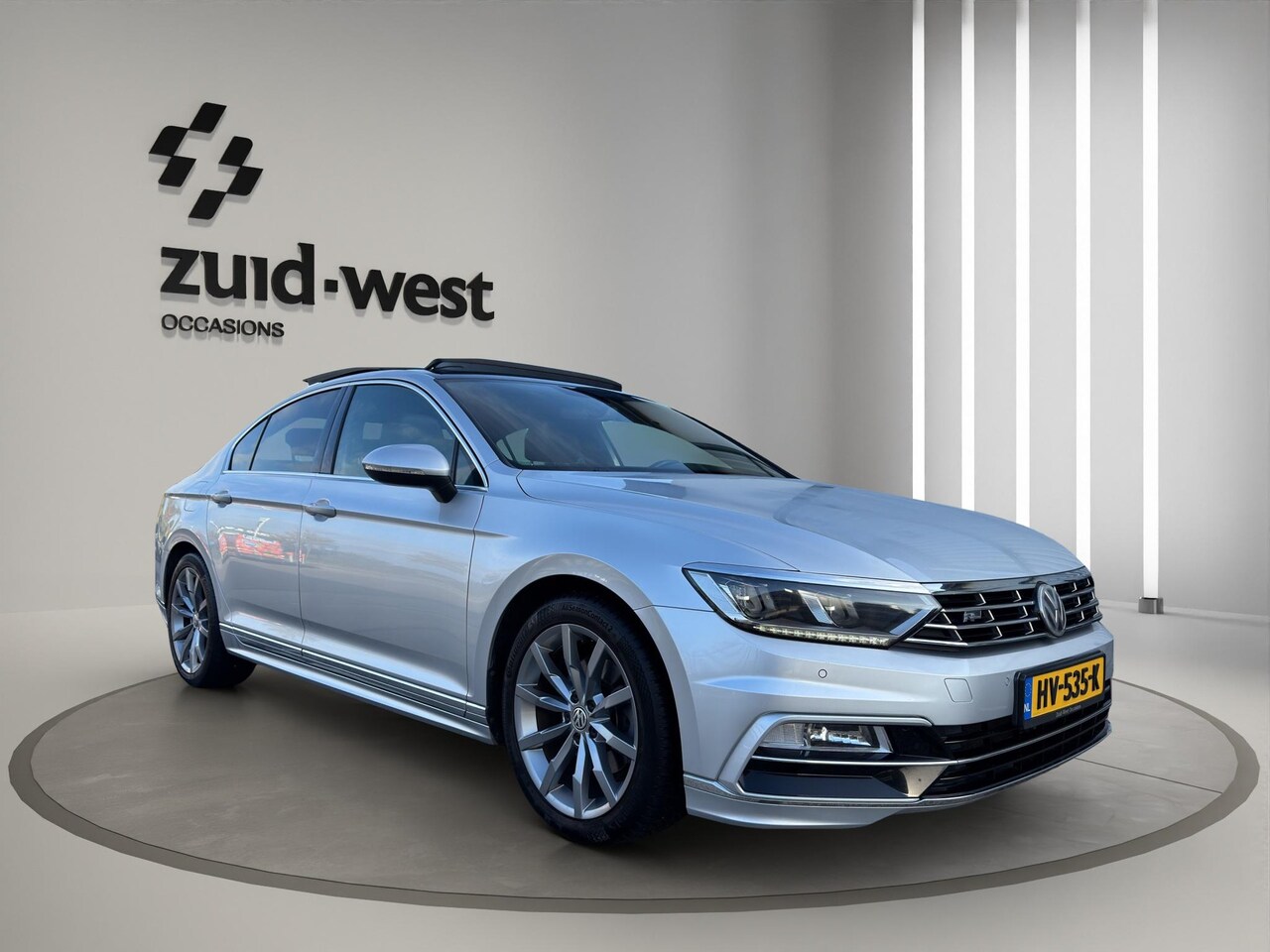 Volkswagen Passat - 1.8 TSI R-Line DSG Pano LED Virtual Leder - AutoWereld.nl