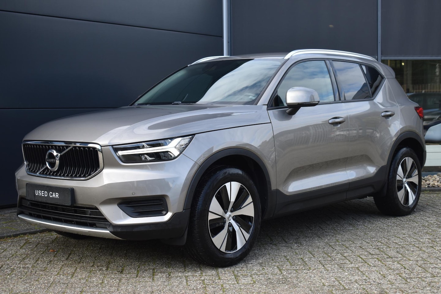 Volvo XC40 - T3 Momentum Pro | Achteruitrij Camera | 100% Dealeronderhouden | Stoel Verwarming | Voorru - AutoWereld.nl