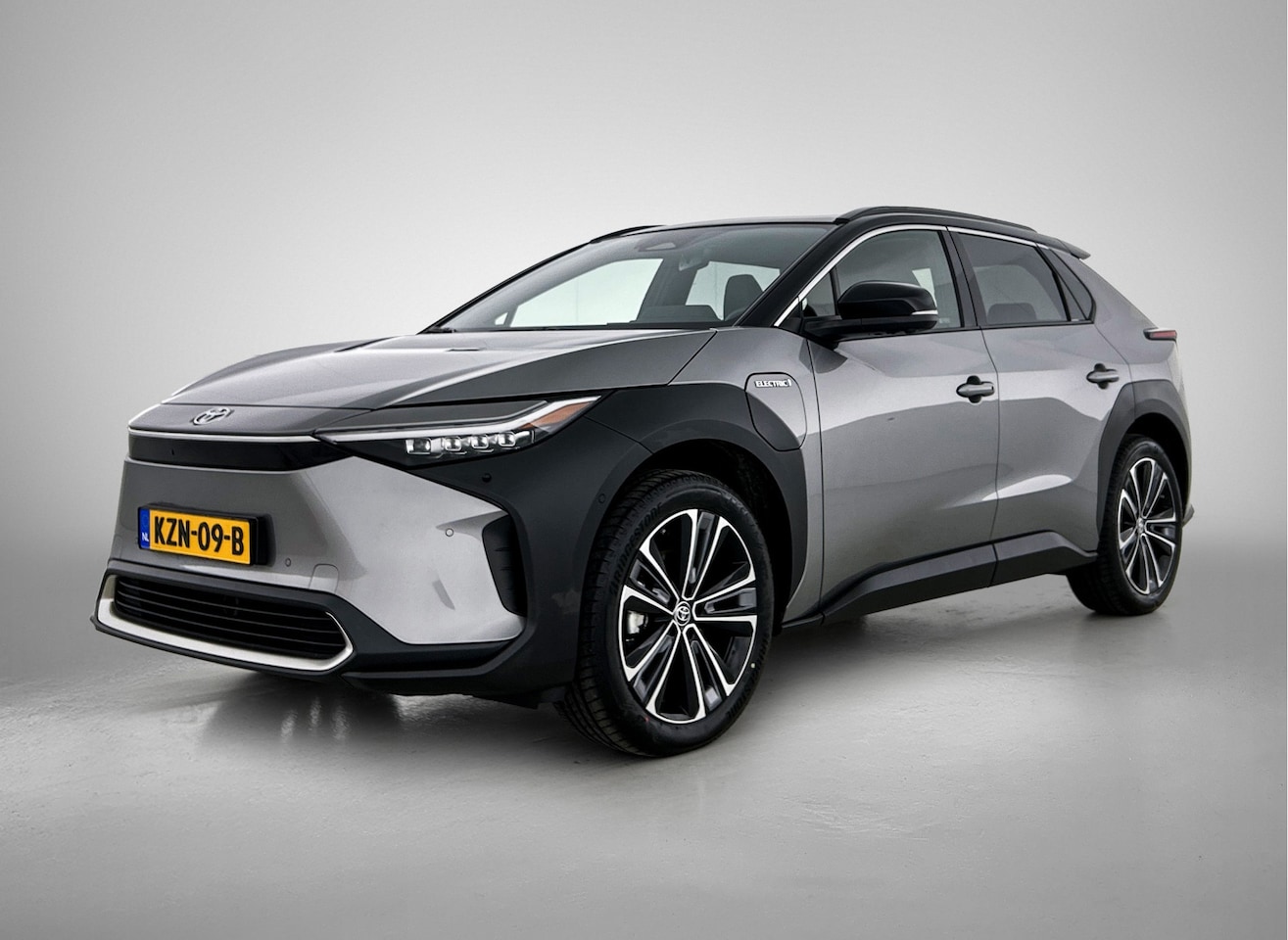 Toyota bZ4X - Premium 4WD 71 kWh | Panoramadak | - AutoWereld.nl