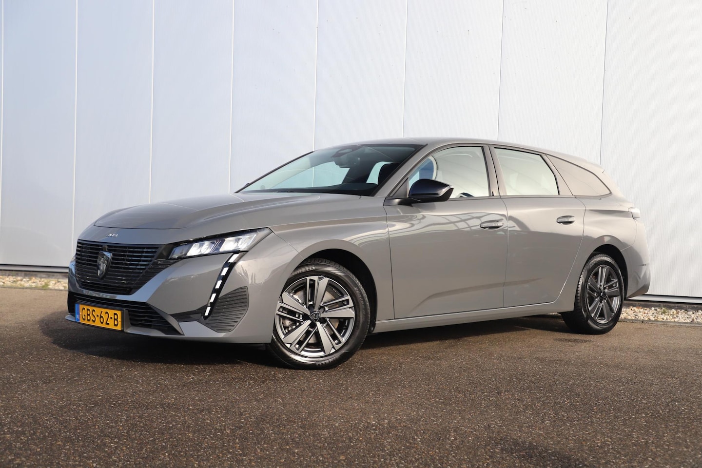 Peugeot 308 SW - 1.2 PureTech Active Pack Business 131PK Trekhaak Navigatie Carplay Android Climate Cruise - AutoWereld.nl