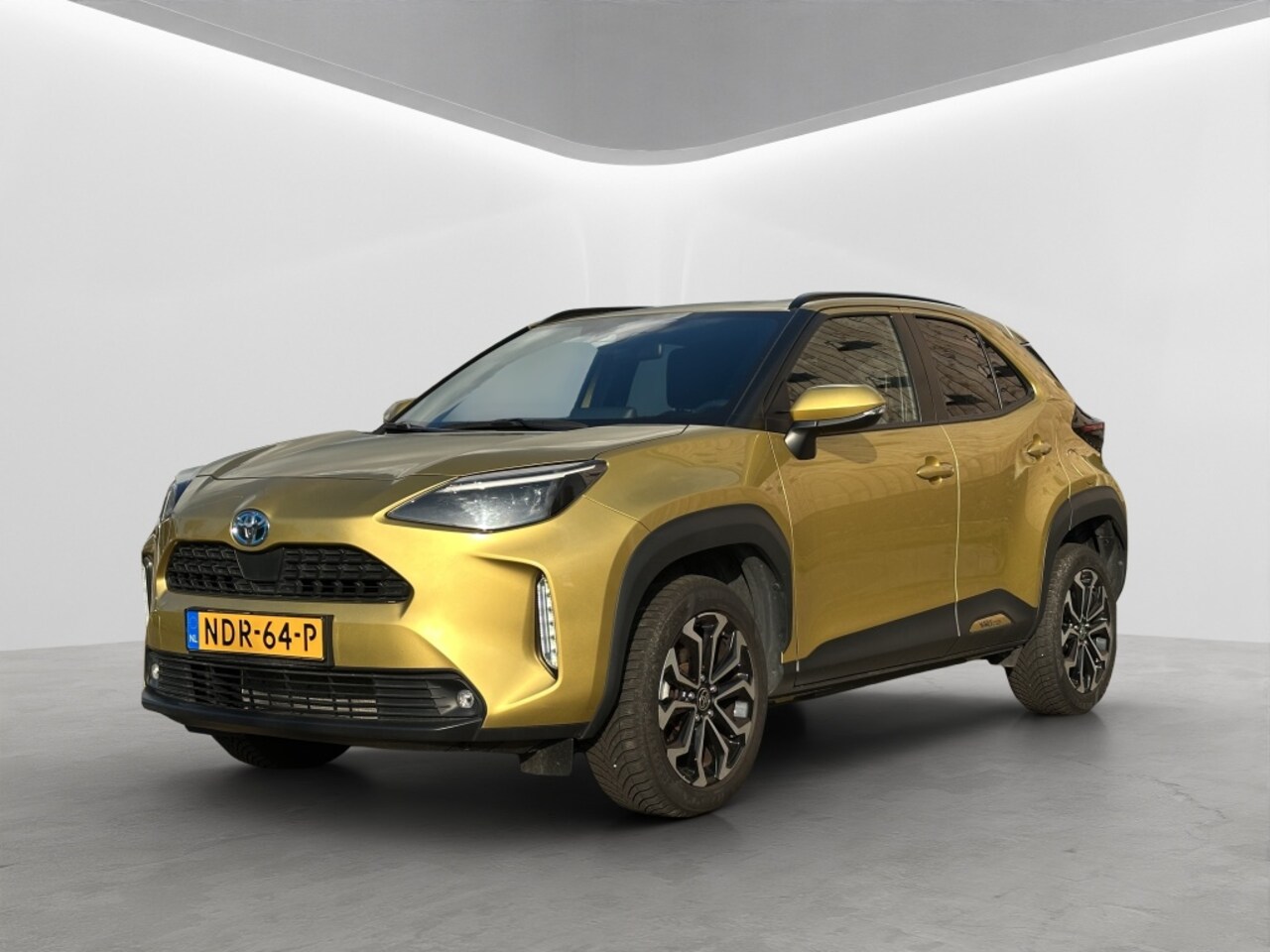 Toyota Yaris Cross - 1.5 Hybrid Dynamic stoel/Stuur verwarming Keyless Led - AutoWereld.nl