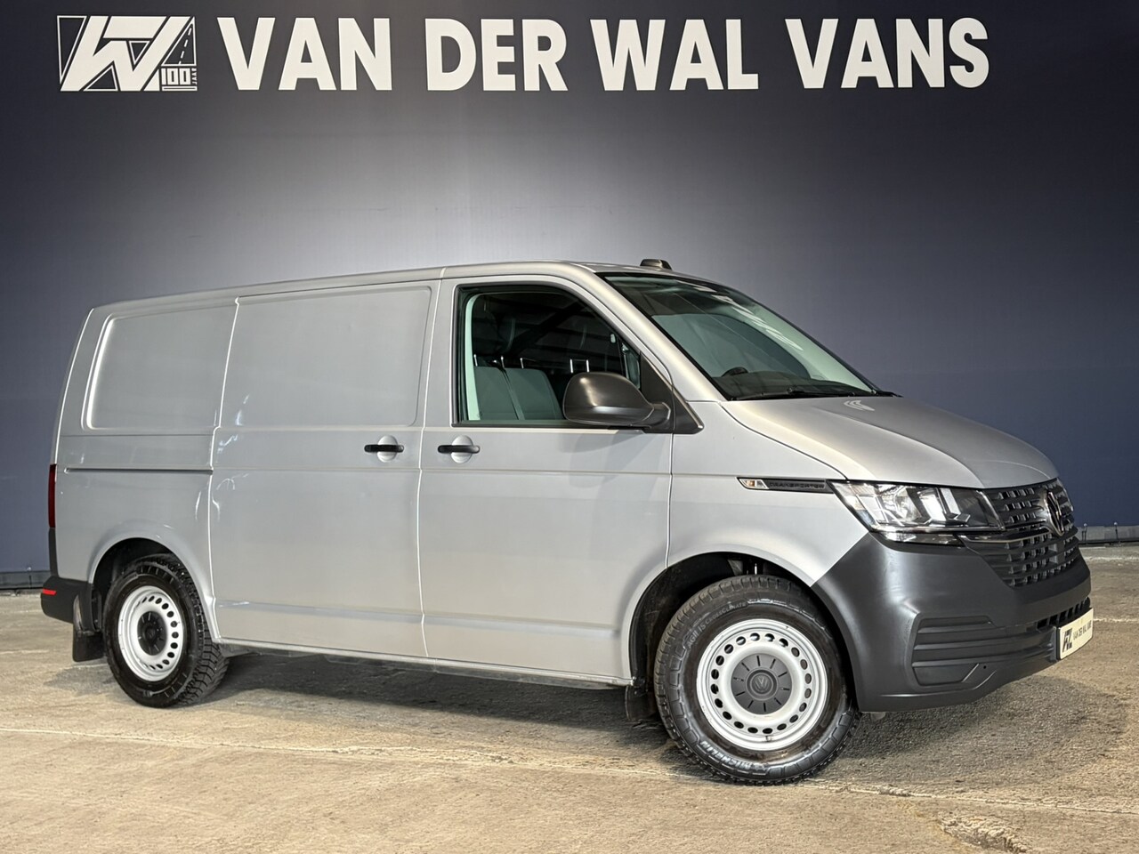 Volkswagen Transporter - 2.0 TDI 150pk Automaat Inrichting L1H1 Euro6 Airco | Navigatie | Apple Carplay | Leder | C - AutoWereld.nl