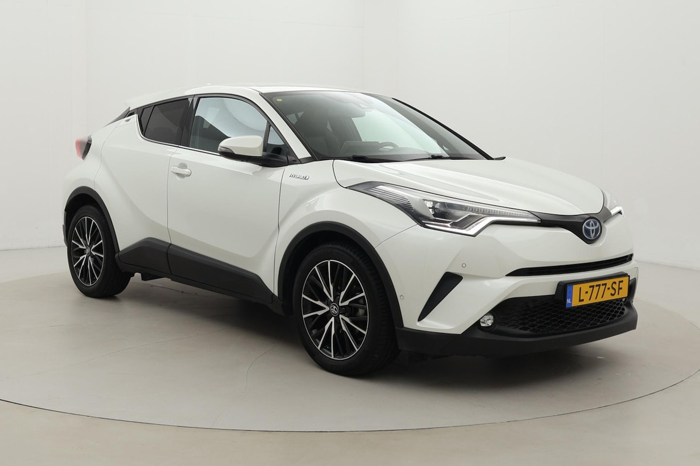 Toyota C-HR - 1.8 Hybrid Executive | Trekhaak | Dodehoek detectie | Navigatie | Stoel-/stuurverwarming | - AutoWereld.nl