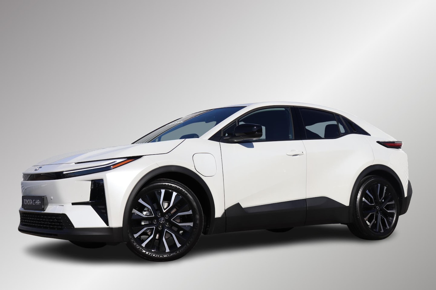 Toyota C-HR - First Edition 77 kWh First Edition 77 kWh, Premie €4.000,- BSM, Apple Carplay/Android Auto, Stoel & Stuur verwa - AutoWereld.nl