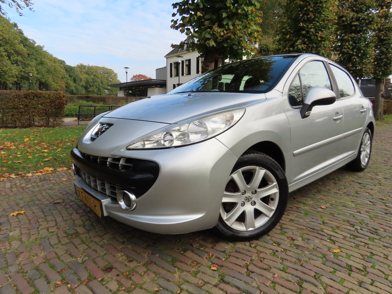 Peugeot 207 - 1.6 VTi XS Pack Automaat Airco Pdc Lm Velgen Trekhaak - AutoWereld.nl