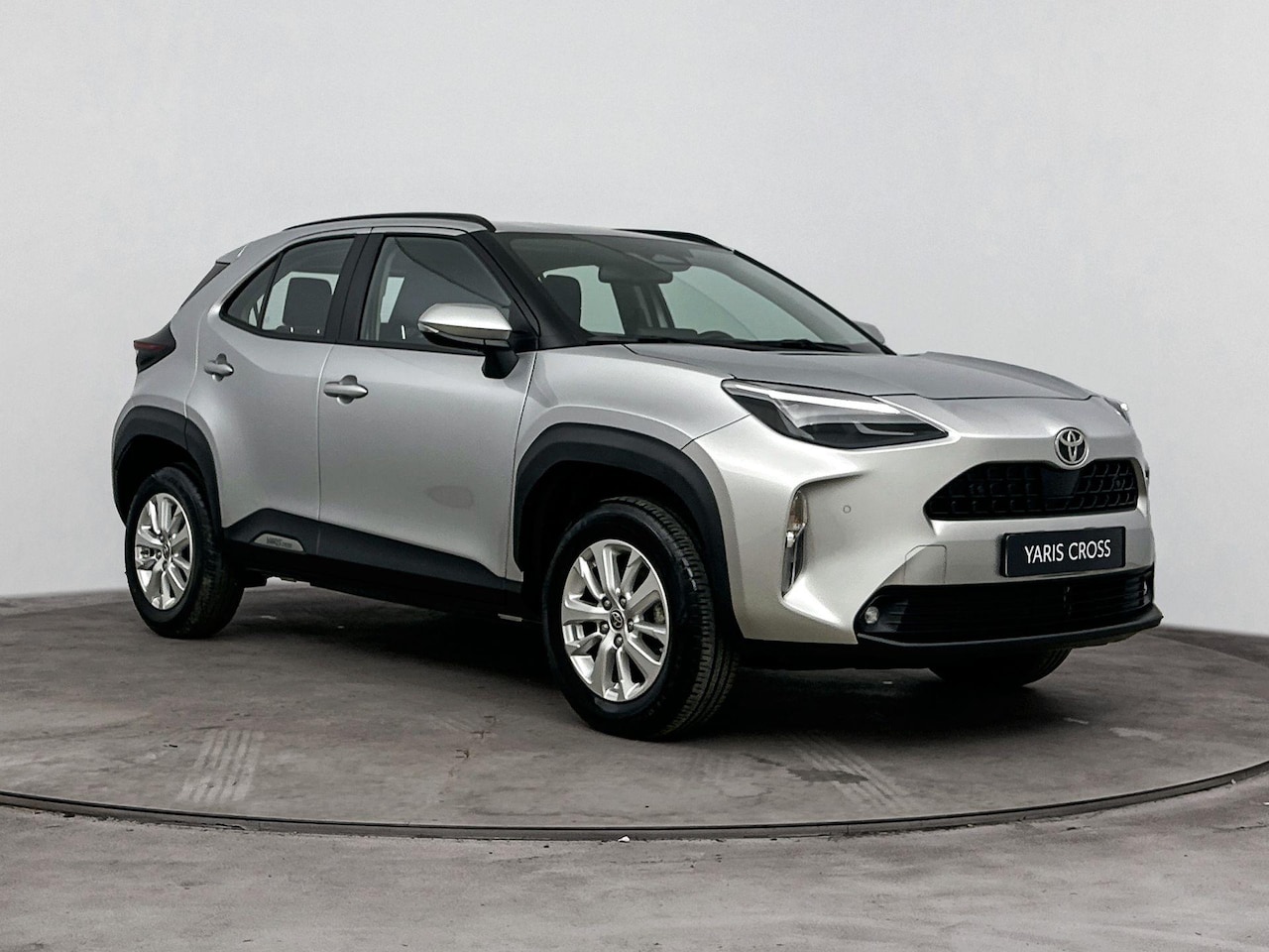 Toyota Yaris Cross - 1.5 Hybrid 115 Active | Apple Carplay / Android Auto | Parkeersensoren voor/achter | Adapt - AutoWereld.nl