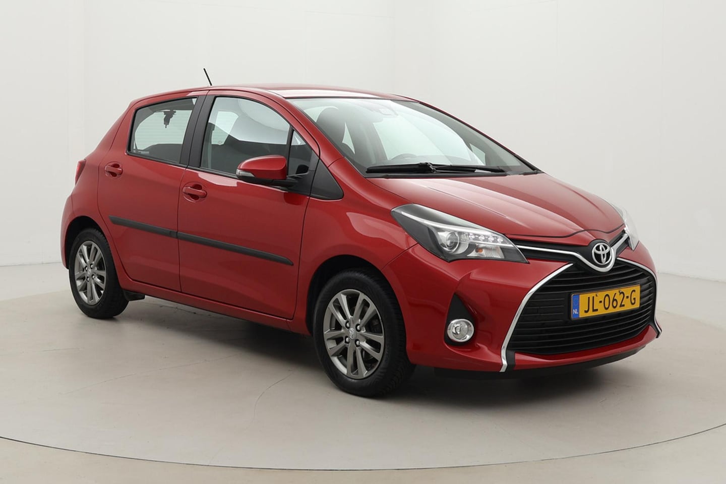 Toyota Yaris - 1.3 VVT-i Trend | Trekhaak | Navigatie | Clima | Camera | 15 inch | Rijstrooksensor | Blue - AutoWereld.nl