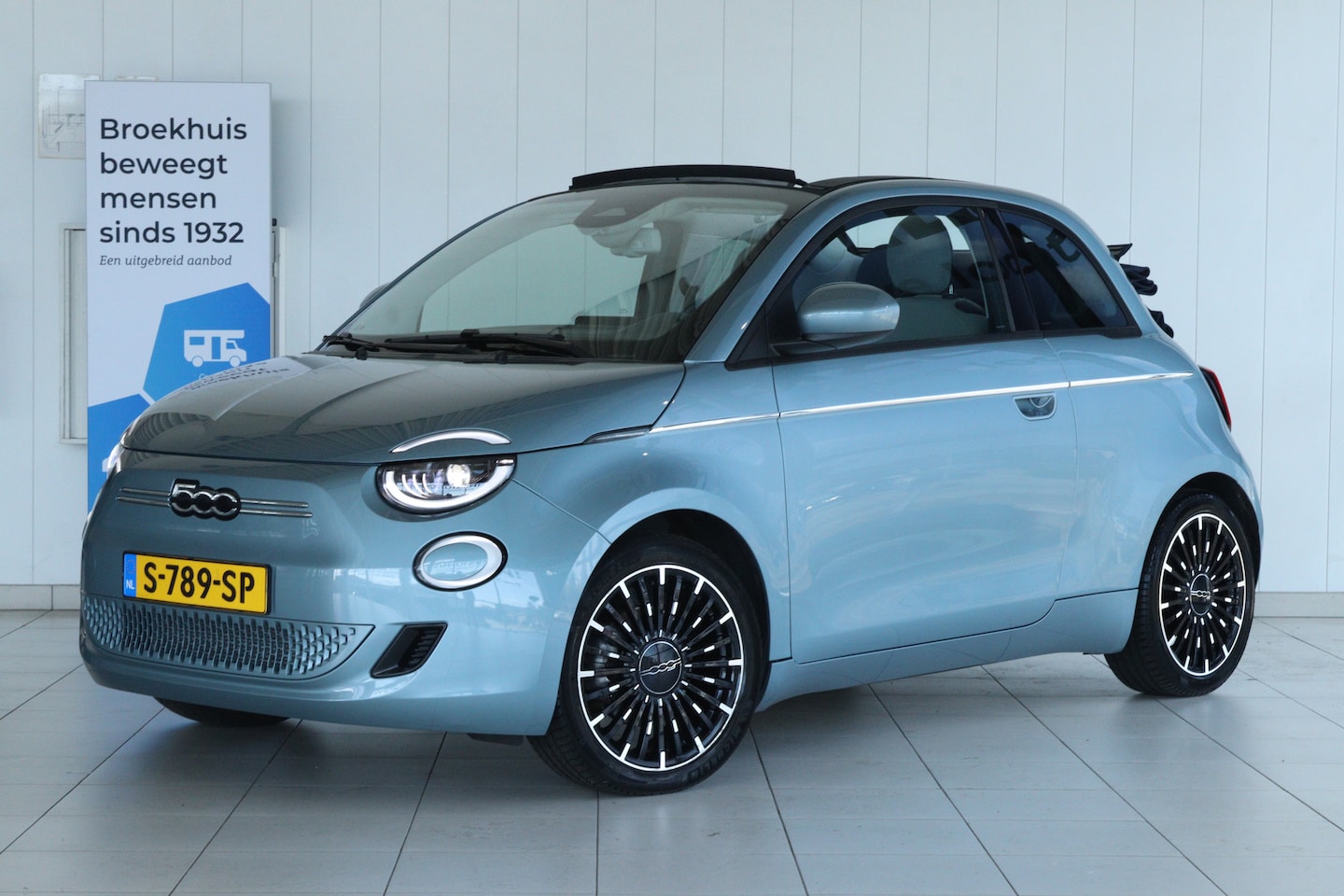 Fiat 500 C - Passion 42 kWh | Cruise Control | Elektrische Kap | Keyless | LED | 17 Inch | Navi | Carpl - AutoWereld.nl