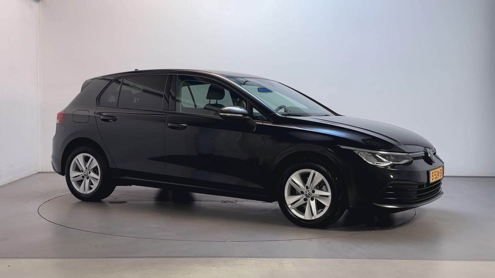 Volkswagen Golf - 1.0 eTSI DSG Life Business Alcantara Sfeerverlichting Navigatie Stoelverwarming - AutoWereld.nl