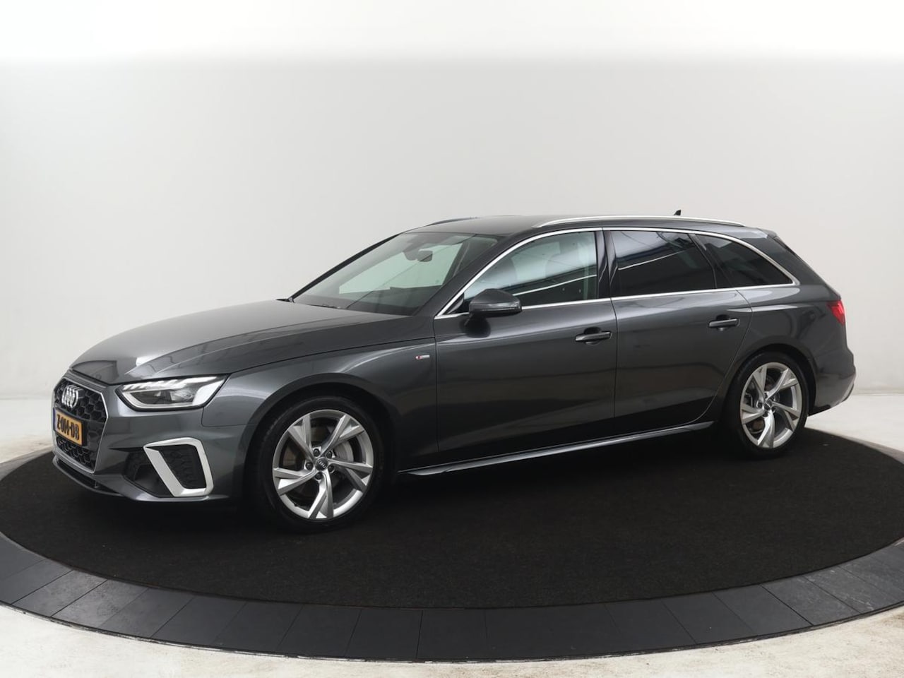 Audi A4 Avant - 40 TFSI S edition | Adaptive cruise | Trekhaak | Stoelverwarming | Park assist | Navigatie - AutoWereld.nl