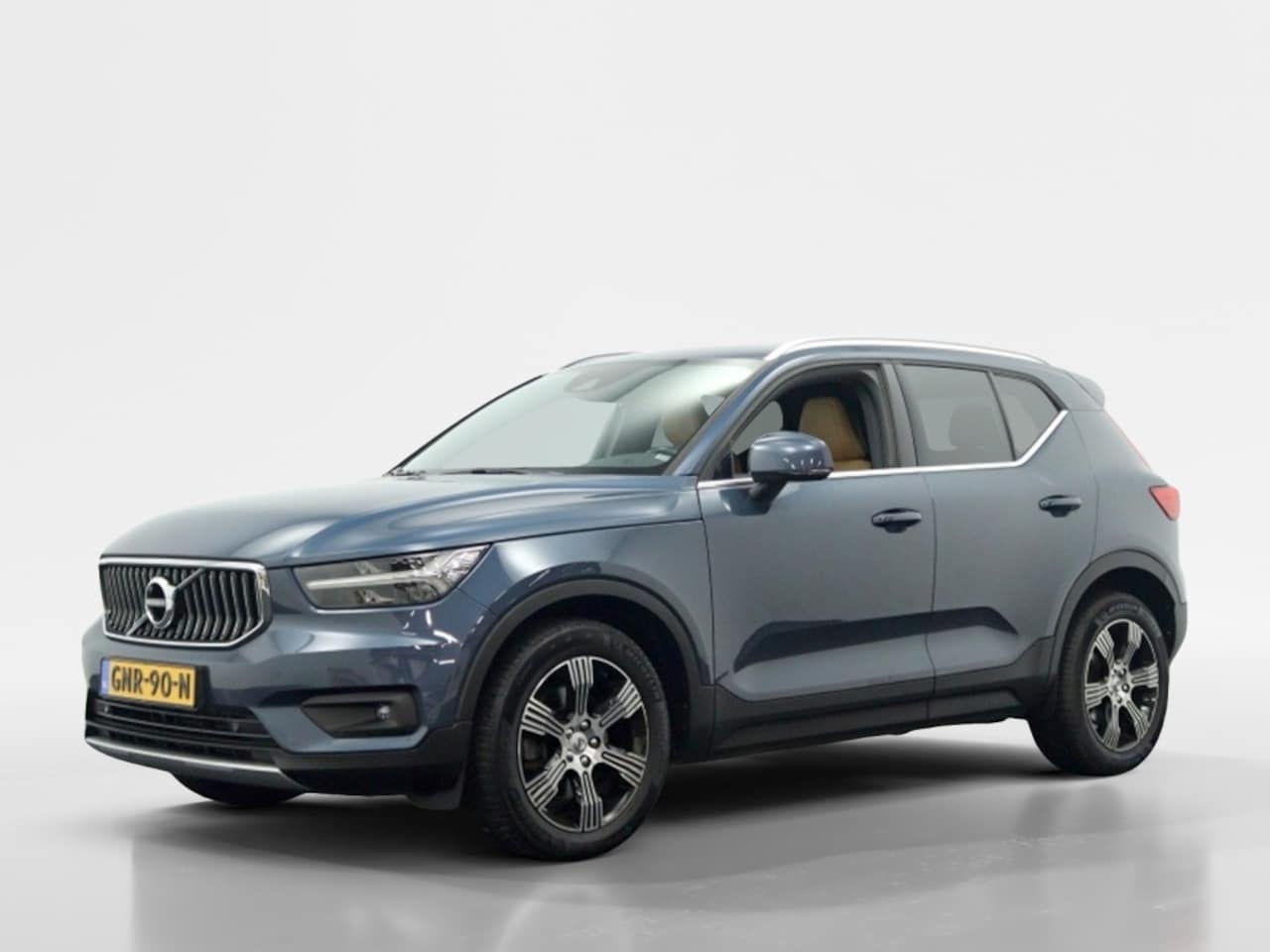 Volvo XC40 - 2.0 T4 Inscription | Trekhaak | All season | Leder | Navi | Camera - AutoWereld.nl