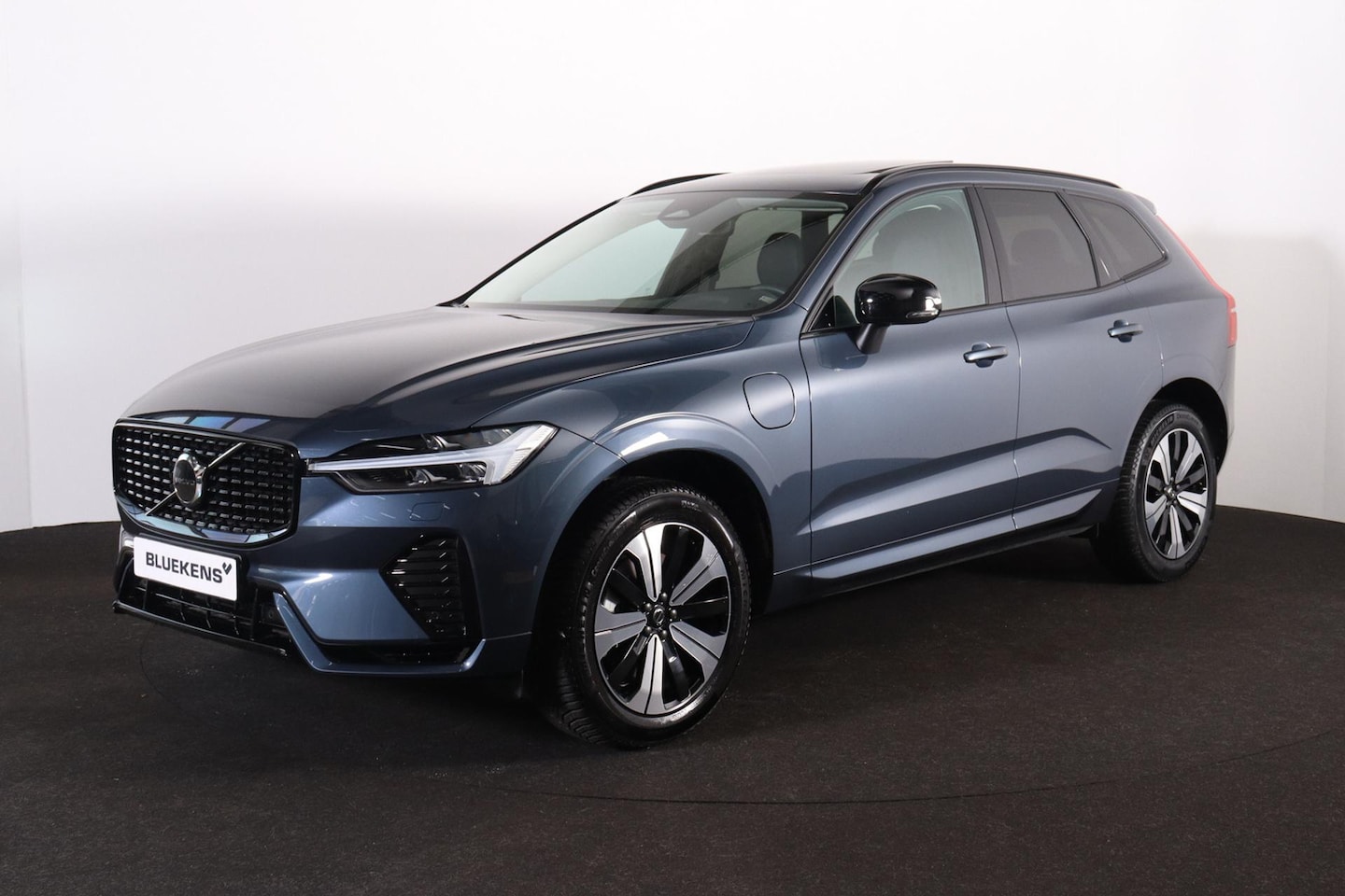 Volvo XC60 - T8 Recharge AWD Plus Dark - Panorama/schuifdak - IntelliSafe Assist & Surround - Harman/Ka - AutoWereld.nl