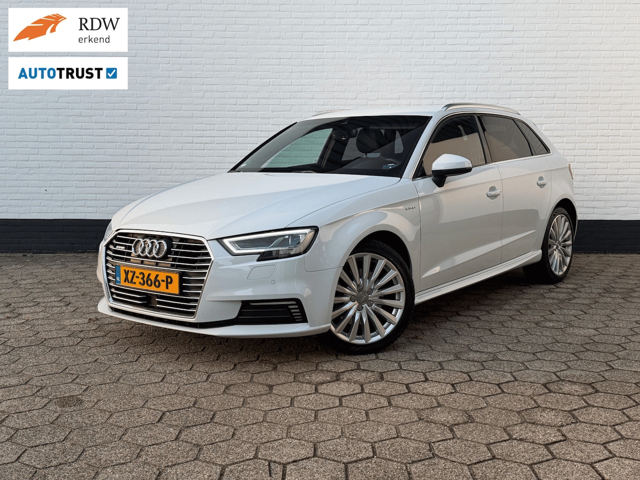 Audi A3 Sportback - E-tron Sport Pro Line VIRTUAL l TREKHAAK - AutoWereld.nl
