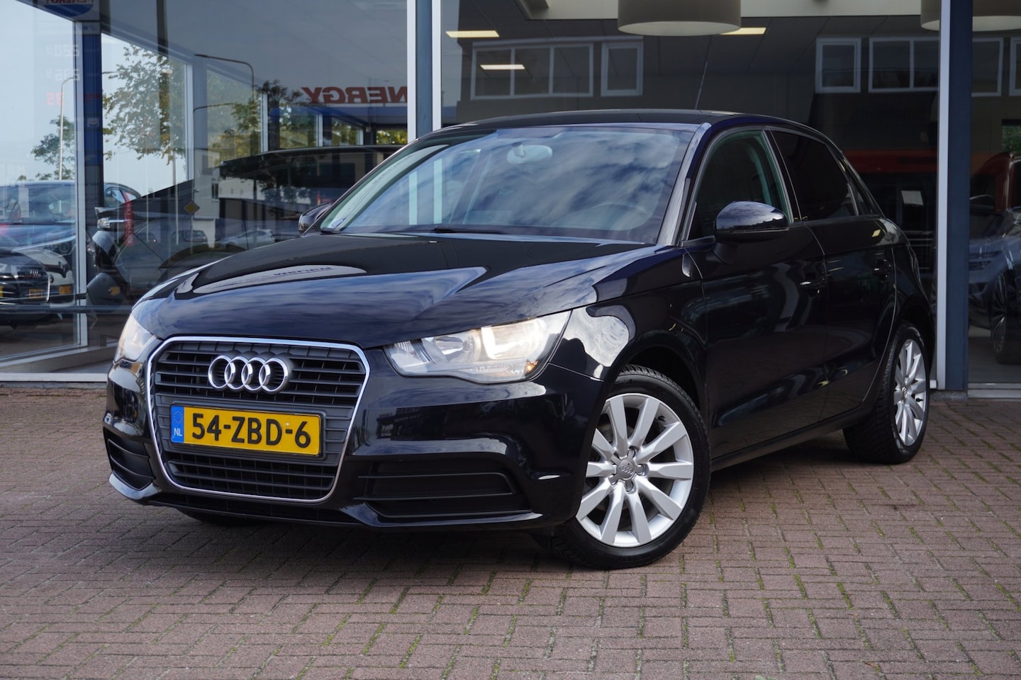 Audi A1 Sportback - 1.2 TFSI Connect 5deurs | Navigatie | Elek. pakket | Zwart | LM velgen | Inruil mogelijk - AutoWereld.nl