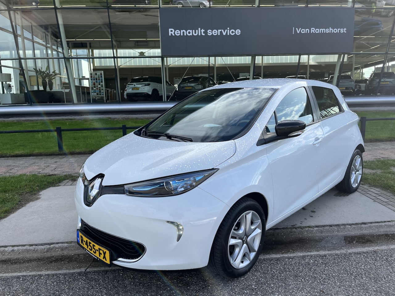 Renault Zoe - R90 41 kWh / SOH 88.% / Huur Accu / Climate / Cruise / Navigatie / - AutoWereld.nl