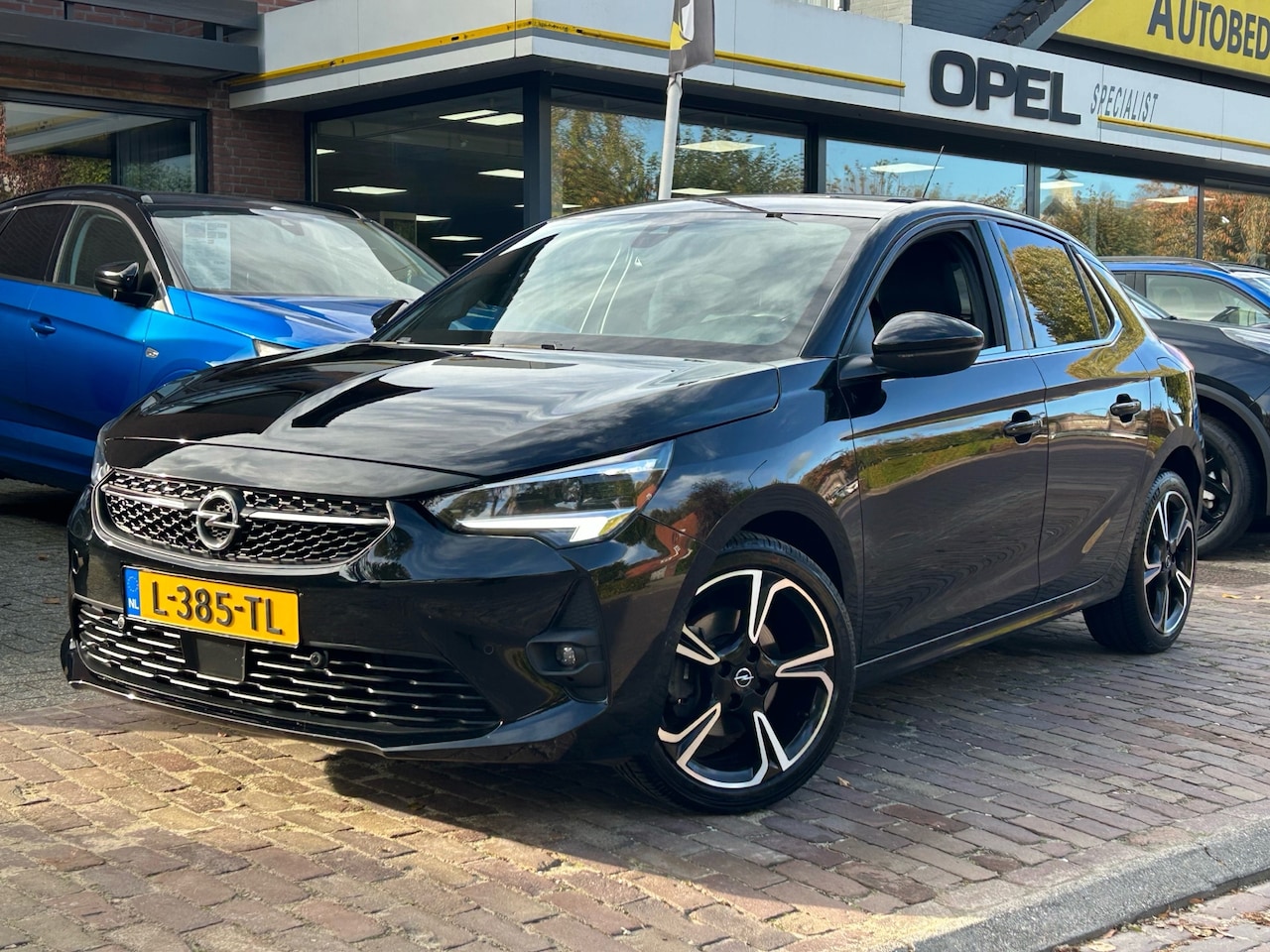 Opel Corsa - 1.2 Turbo 100PK Ultimate + 17"/ Navi/ Clima/ Cruise/ CarPlay/ Camera/ Full-LED/ Winterpakk - AutoWereld.nl
