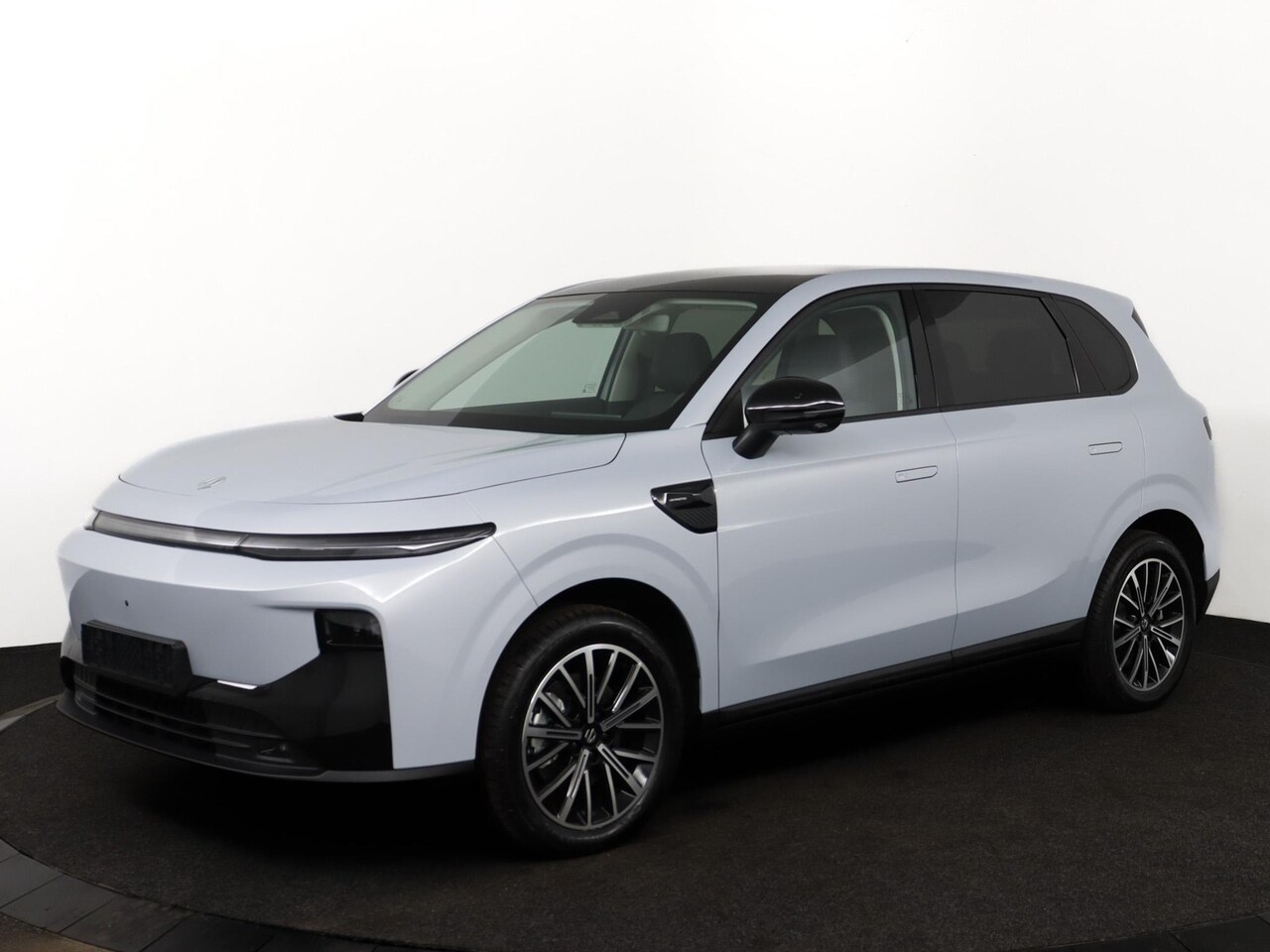 Leapmotor B10 - Design ProMax 67.1 kWh 18% Bijtelling | Full Map Navigatie | Panoramadak | Elektrische Kof - AutoWereld.nl