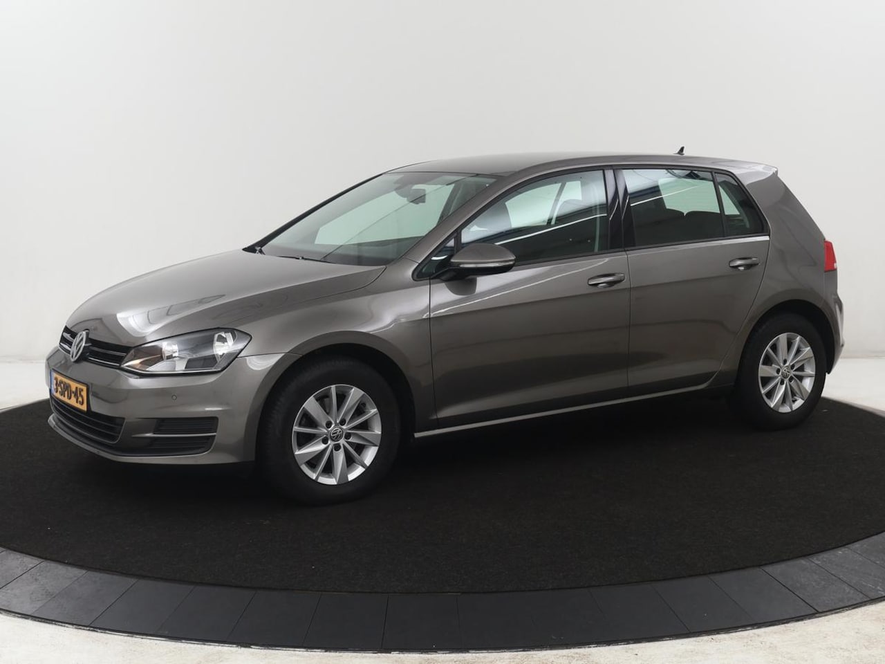 Volkswagen Golf - 1.2 TSI Comfortline | 1e eigenaar | Cruise control | Park assist | Navigatie | NAP 67762 k - AutoWereld.nl