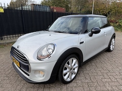MINI Cooper - 1.5 Business Stoelverw/AC/Navi/Cruise