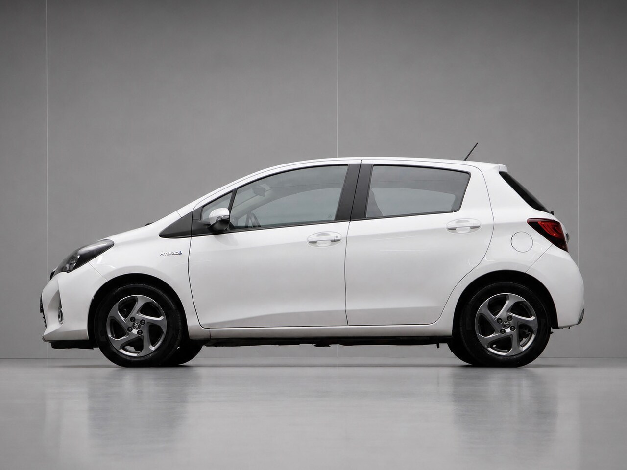 Toyota Yaris - 1.5 Hybrid Aspiration Sport (CAMERA,CRUISE,CLIMATE,KEYLESS,LED,ELEKTRISCH PAKKET,SPORTSTOE - AutoWereld.nl