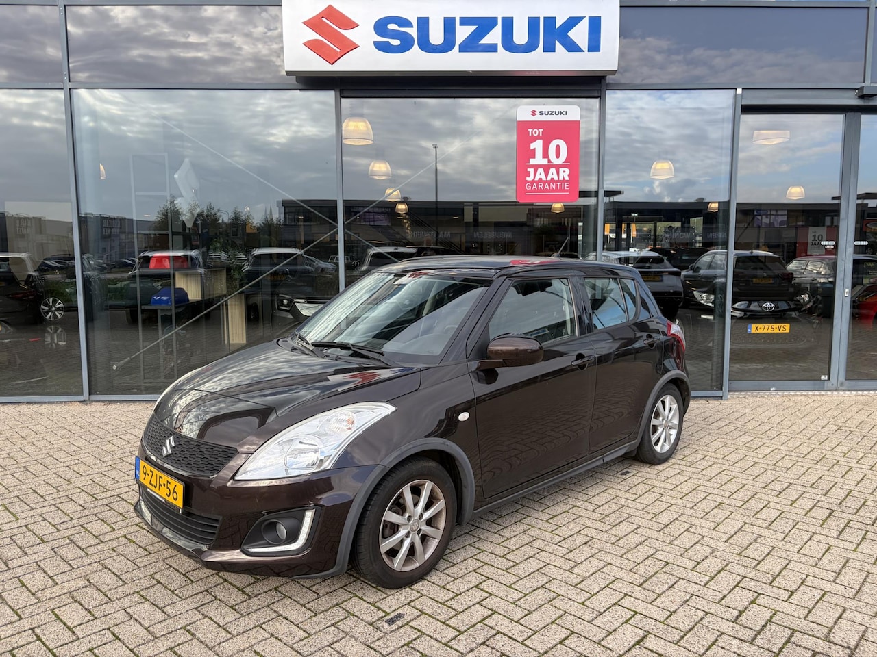 Suzuki Swift - 1.2 Dynamic EASSS | Trekhaak |Cruise Controle | Airco | Dealer Onderhouden - AutoWereld.nl