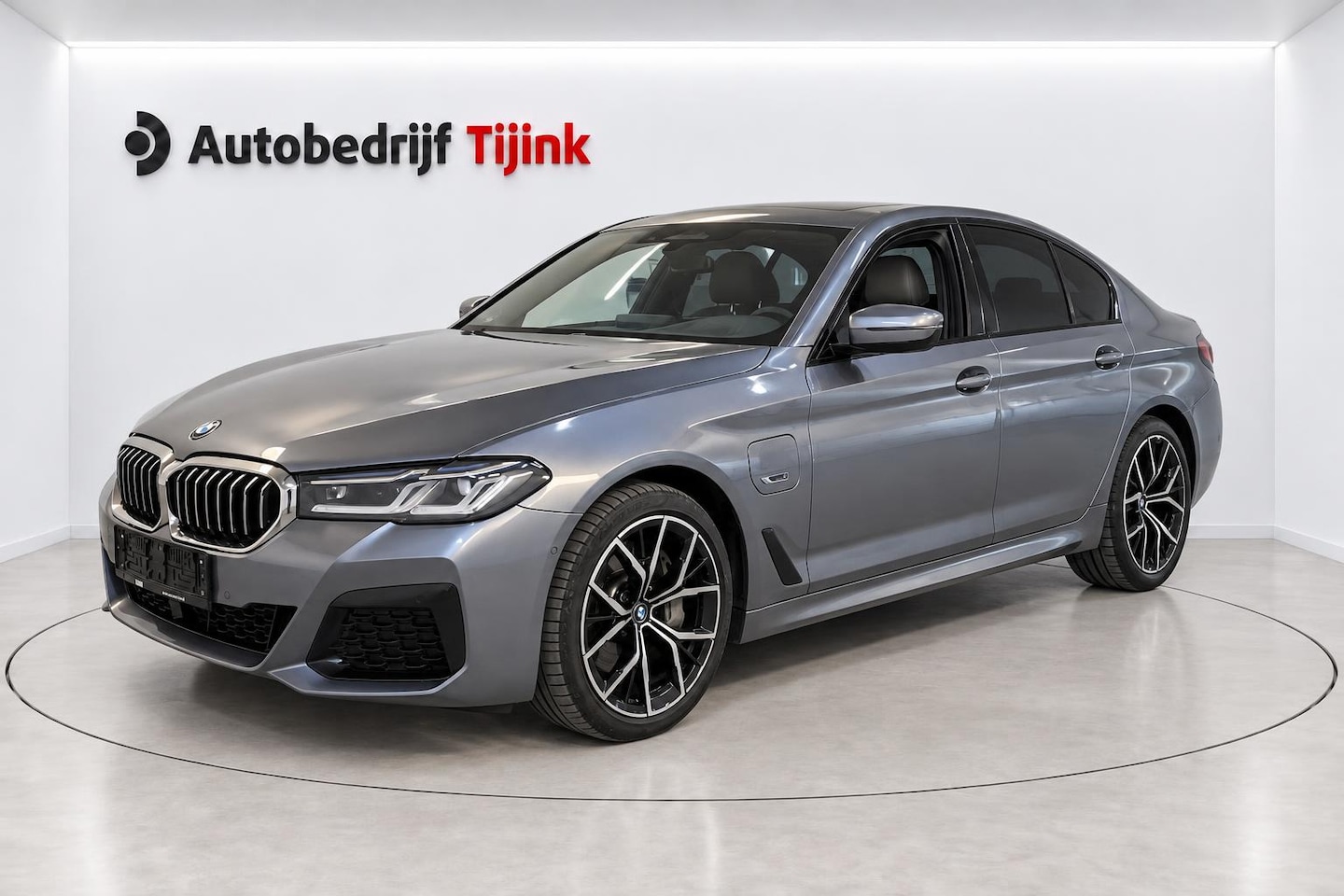 BMW 5-serie - 545e xDrive M-Sport Plus | LED Laser | Trekhaak | Schuif/kanteldak | HUD | Driving Ass. Pl - AutoWereld.nl