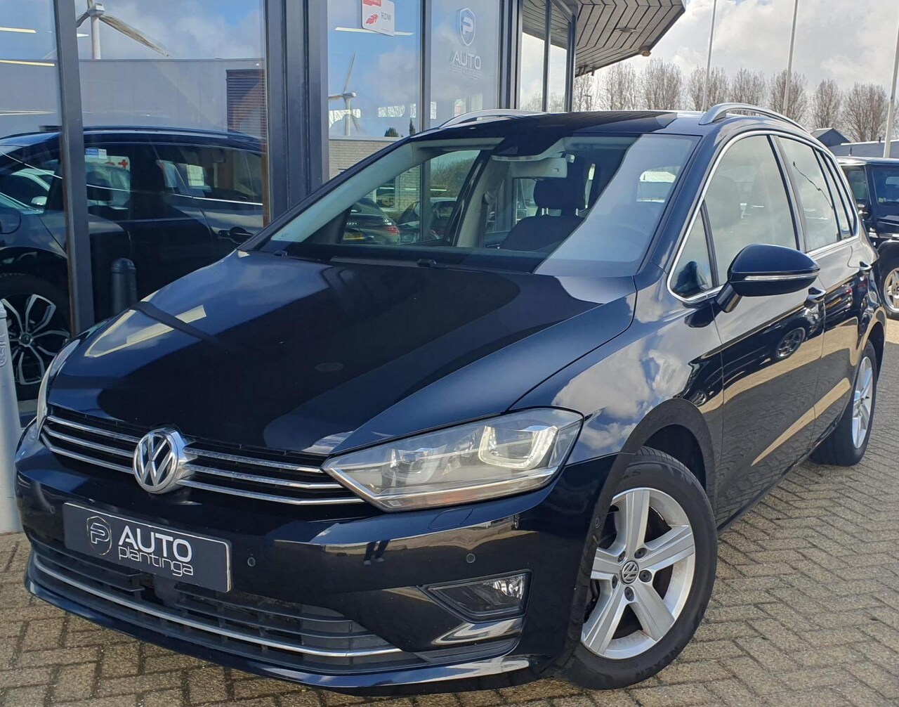 Volkswagen Golf Sportsvan - 1.4 TSI Highline 150PK | AUTOMAAT | BOMVOL | NL AUTO | Trekhaak | Achteruitrijcamera | Sto - AutoWereld.nl