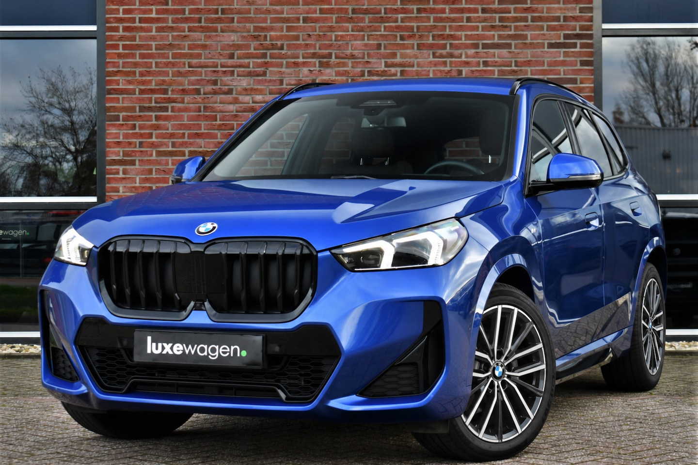 BMW X1 - xDrive25e M-Sport Shadowline Premium ACC-ready 18inch Camera AC-Snelladen - AutoWereld.nl