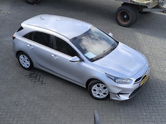 Kia Cee'd - Ceed 1.0 T-GDi DynamicLine Carplay, Grote Navi, Camera, All season banden, climate en adat