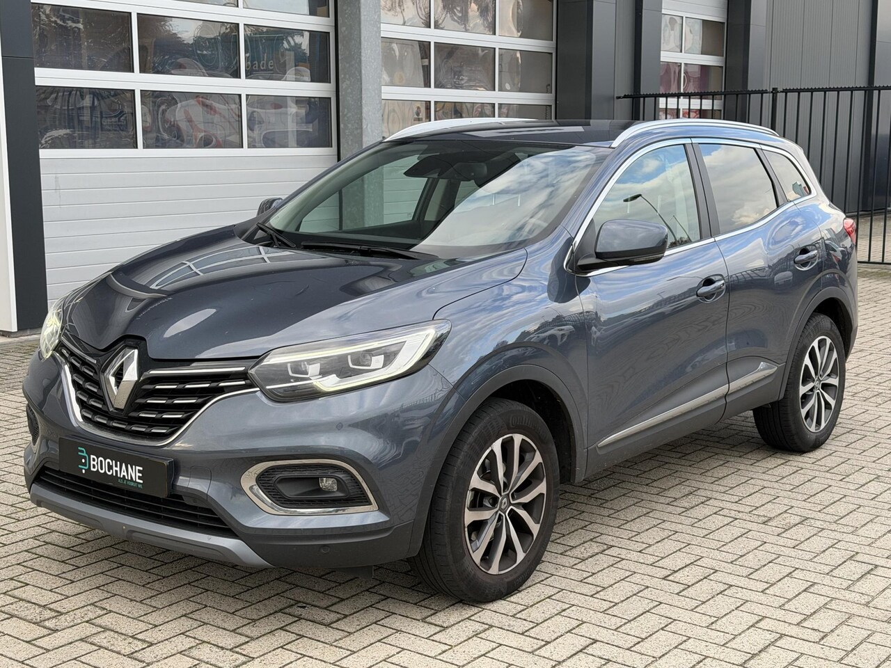 Renault Kadjar - 1.3 TCe 140 Intens | Trekhaak | Stoelverwarming | Parkeersensoren voor, achter en achterui - AutoWereld.nl