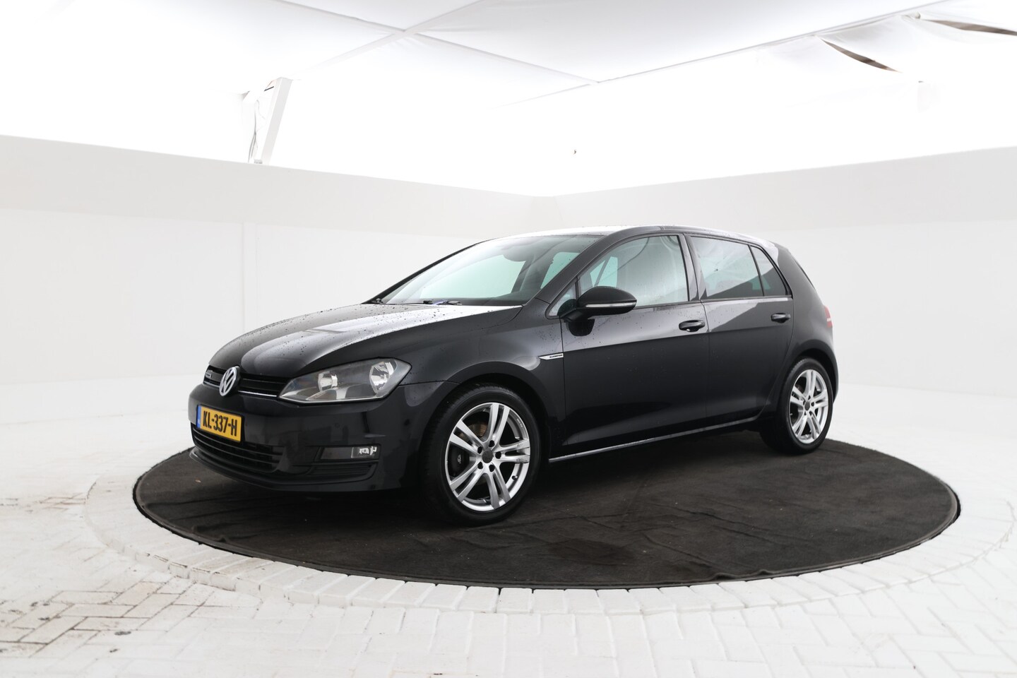 Volkswagen Golf - 1.0 TSI Connected Series Automaat, Navigatie, Airco - AutoWereld.nl