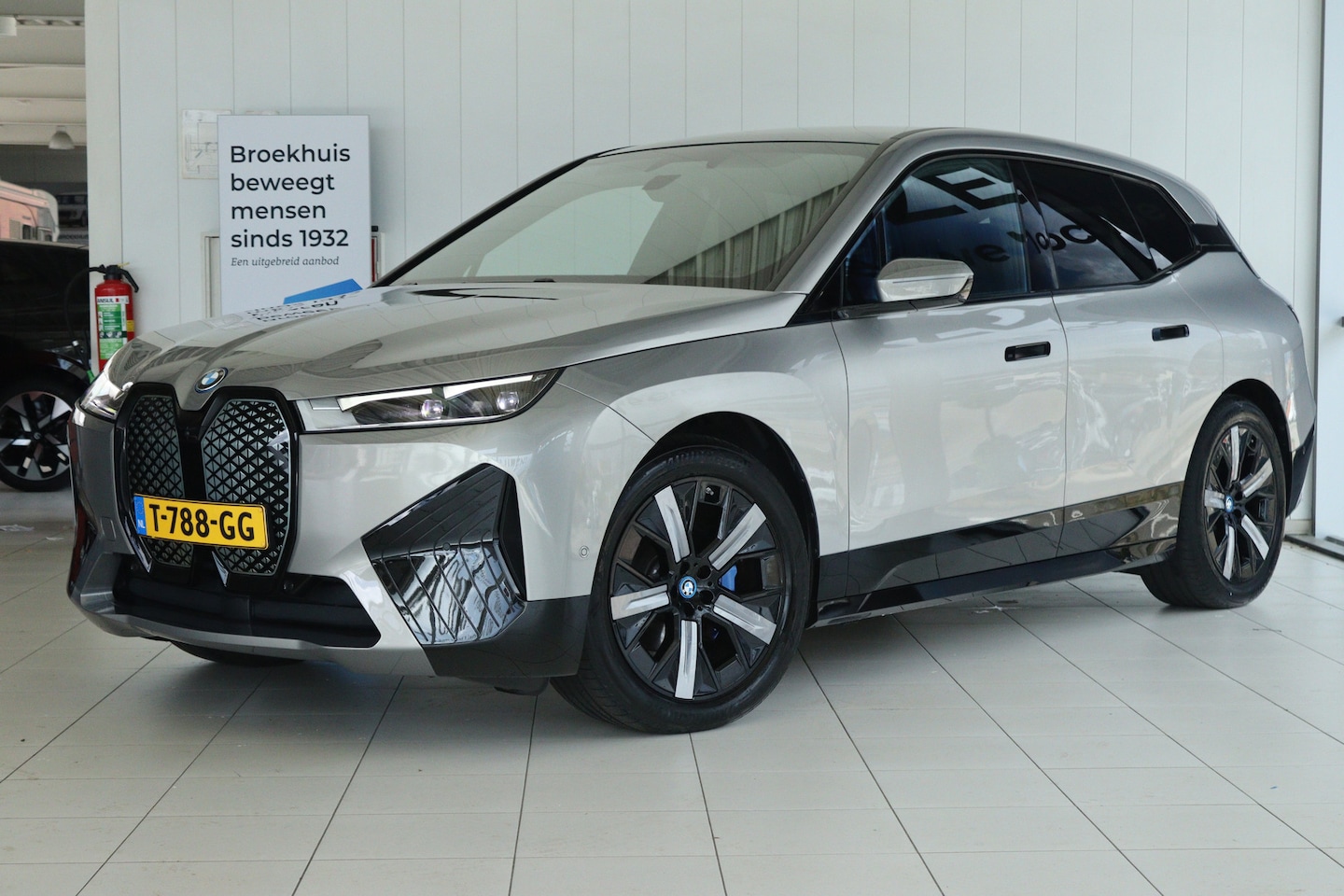 BMW iX - xDrive50 High Executive 112 kWh | SoH 99% | Driving Prof. | Skylounge | Massage | Soft-Clo - AutoWereld.nl
