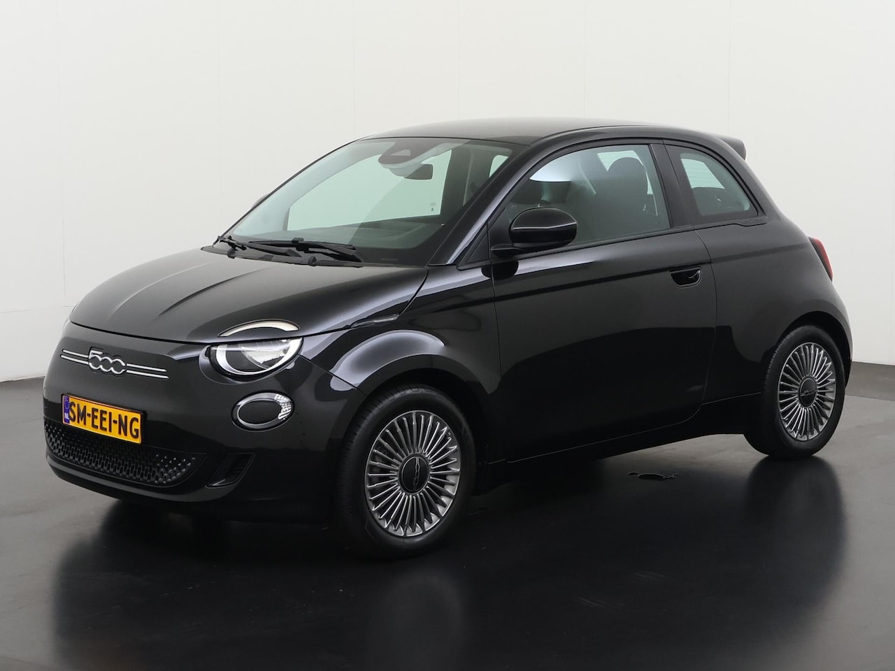 Fiat 500e - Urban 42 kWh | SOH 100% | Apple CarPlay | Keyless | 16" | Zondag Open! - AutoWereld.nl