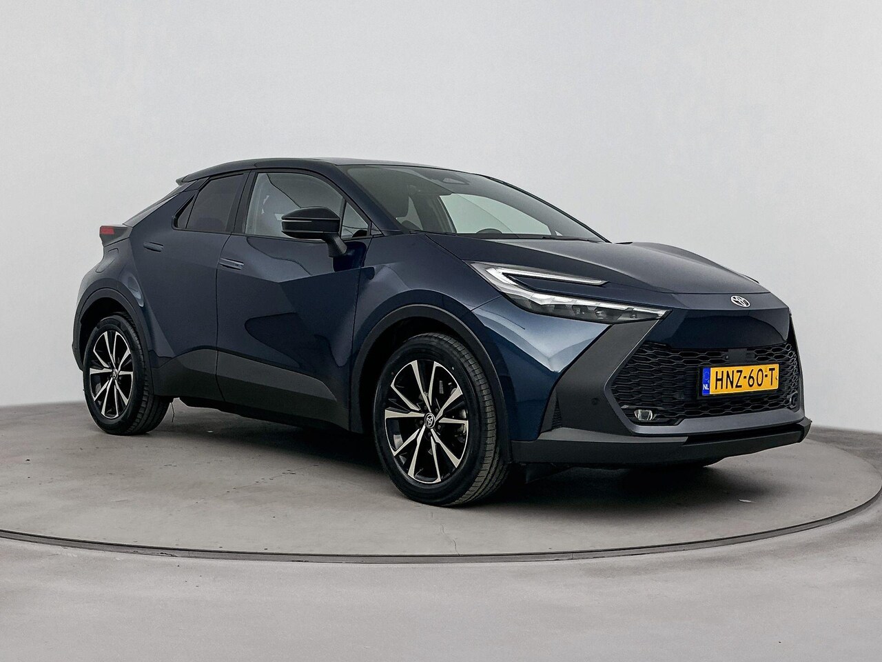 Toyota C-HR - 2.0 Plug-in Hybrid 220 First Edition | Warmtepomp | Apple Carplay / Android Auto | 360 cam - AutoWereld.nl