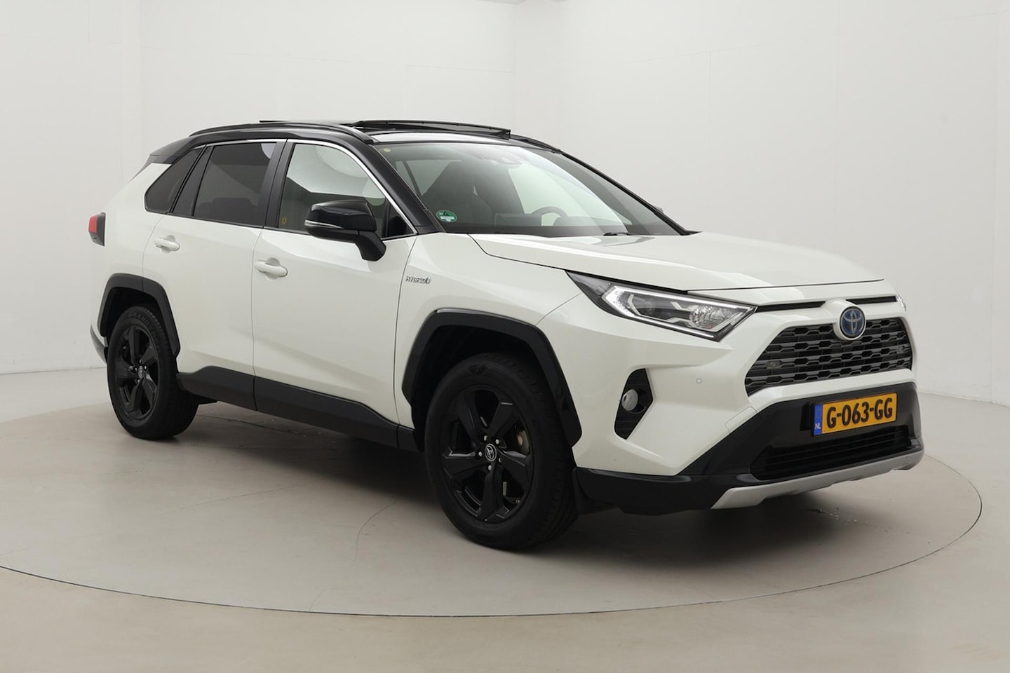 Toyota RAV4 - 2.5 Hybrid 2WD Bi-Tone | Panoramadak | Trekhaak | Leder | JBL | Navigatie | Stoelverwarmin - AutoWereld.nl