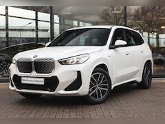 BMW iX1 - eDrive20 M Sport / Sportstoelen / M Adaptief onderstel / Parking Assistant / Driving Assis